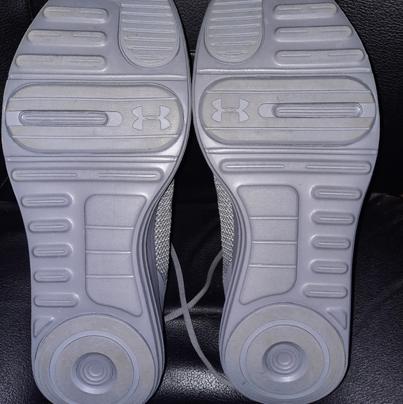 Mens under Armour athletic shoes - Picture 2 of 3